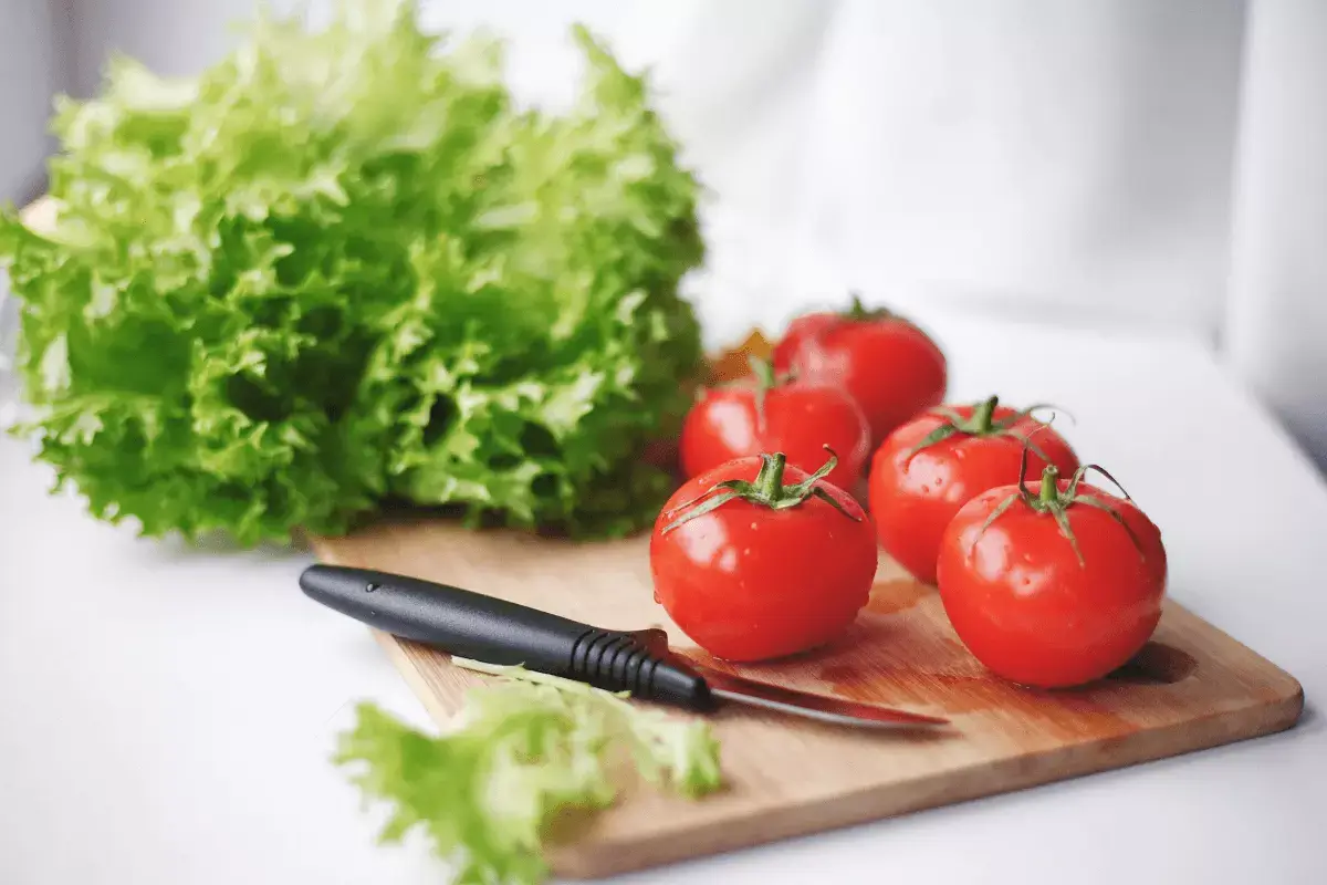 Tomato is one of the best foods to increase blood pressure during pregnancy