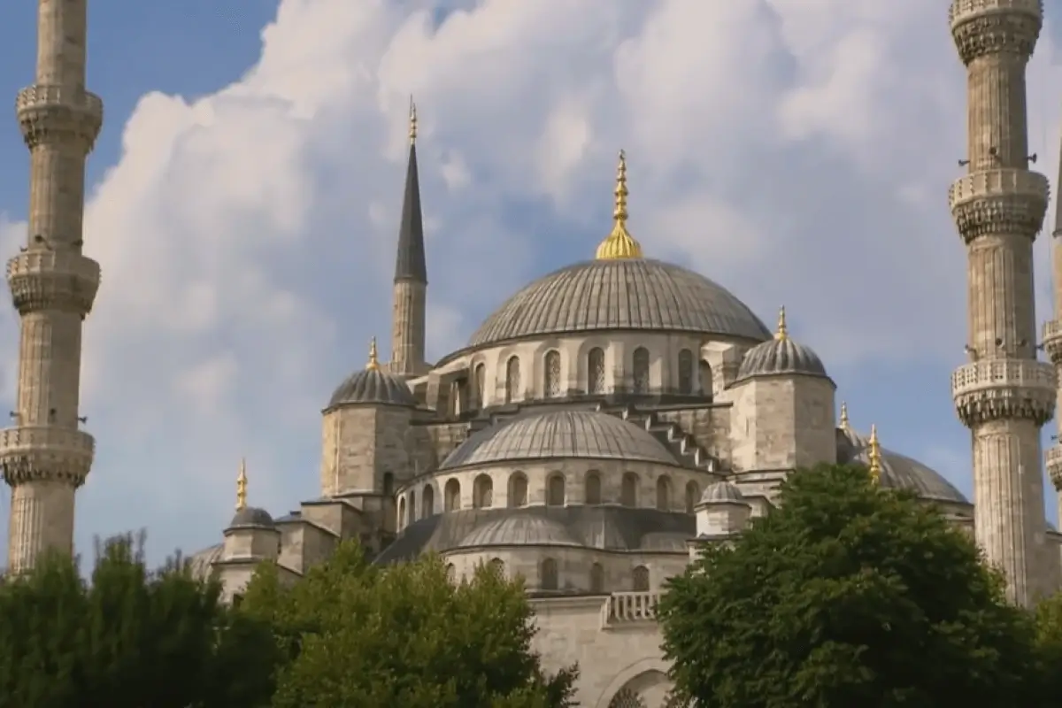 Blue Mosque is the best Places To Visit In Turkey