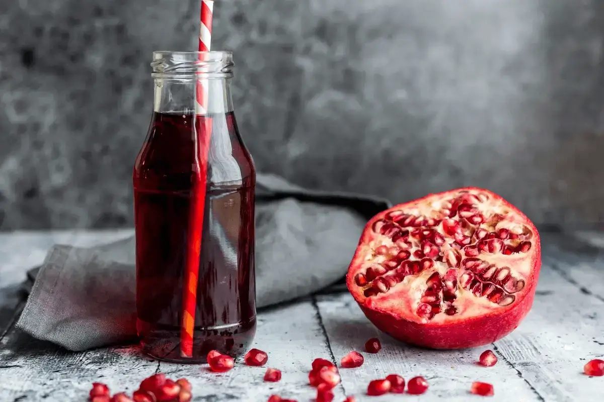 Pomegranate drink is one of the top drinks that increase testosterone