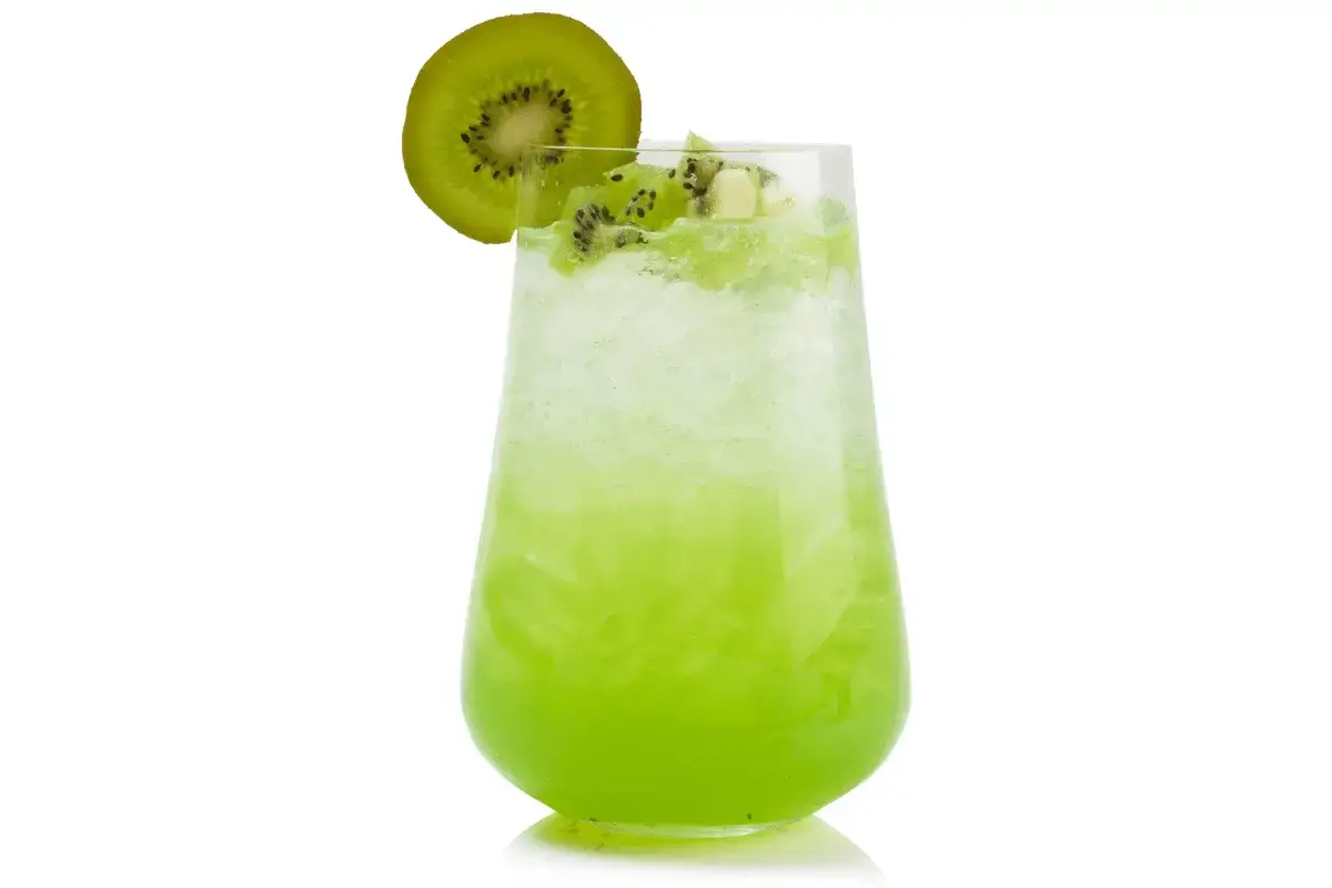Kiwi soda drink is cocktails for hot weather