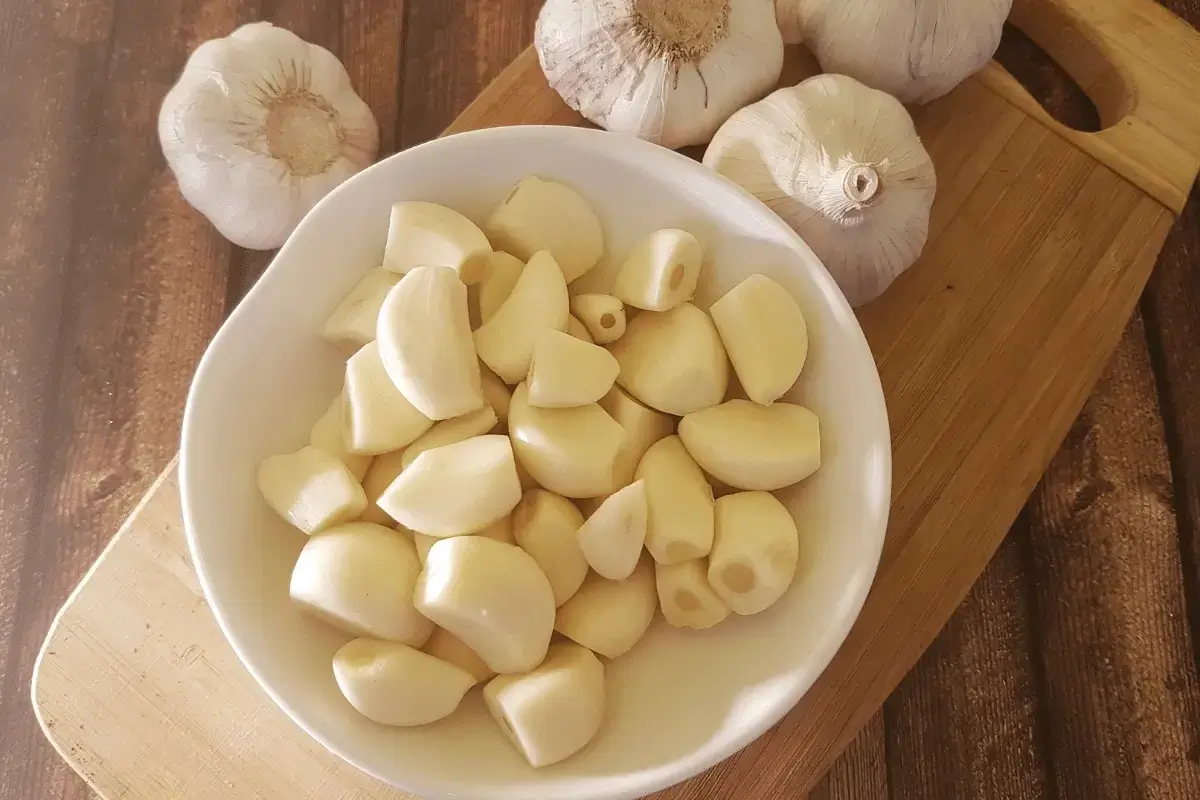 Garlic is one of the best foods to cleanse the liver