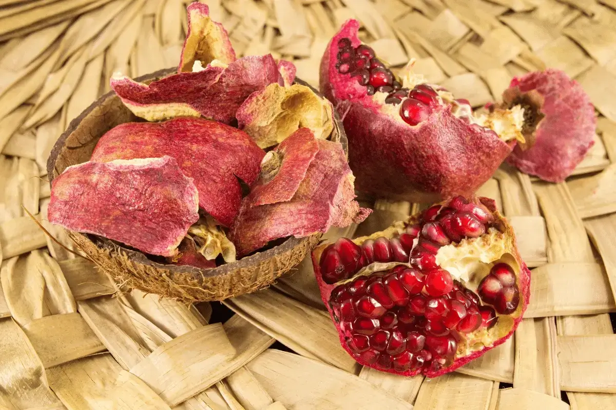 Benefits of pomegranate peel for the skin