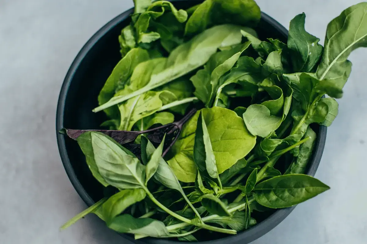 Leafy vegetables is one of the top foods to cleanse the liver