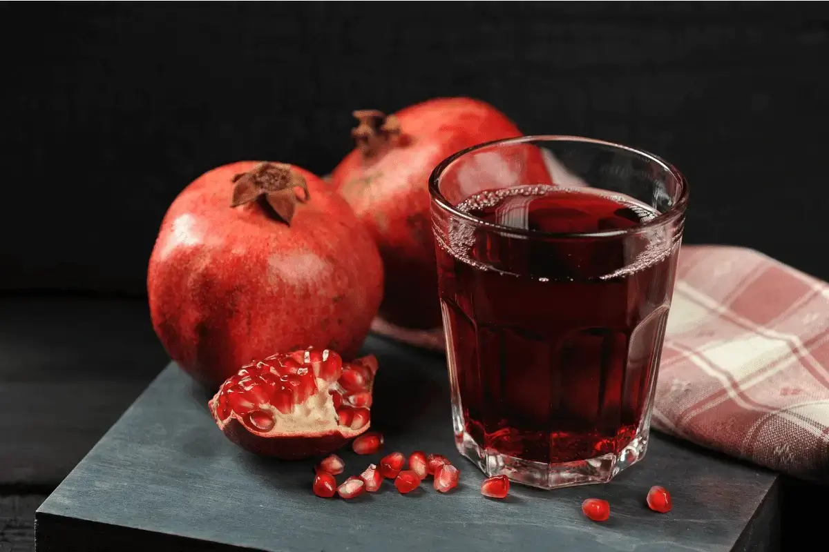 Pomegranate juice is one of the drinks that raise blood pressure