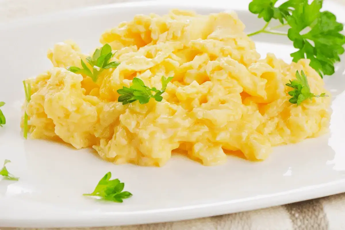 Scrambled eggs is one of the high protein breakfast