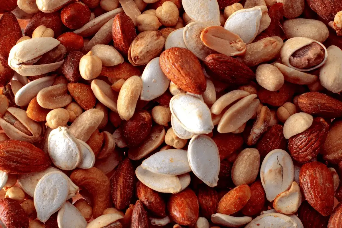 Nuts are one of the best foods rich in magnesium