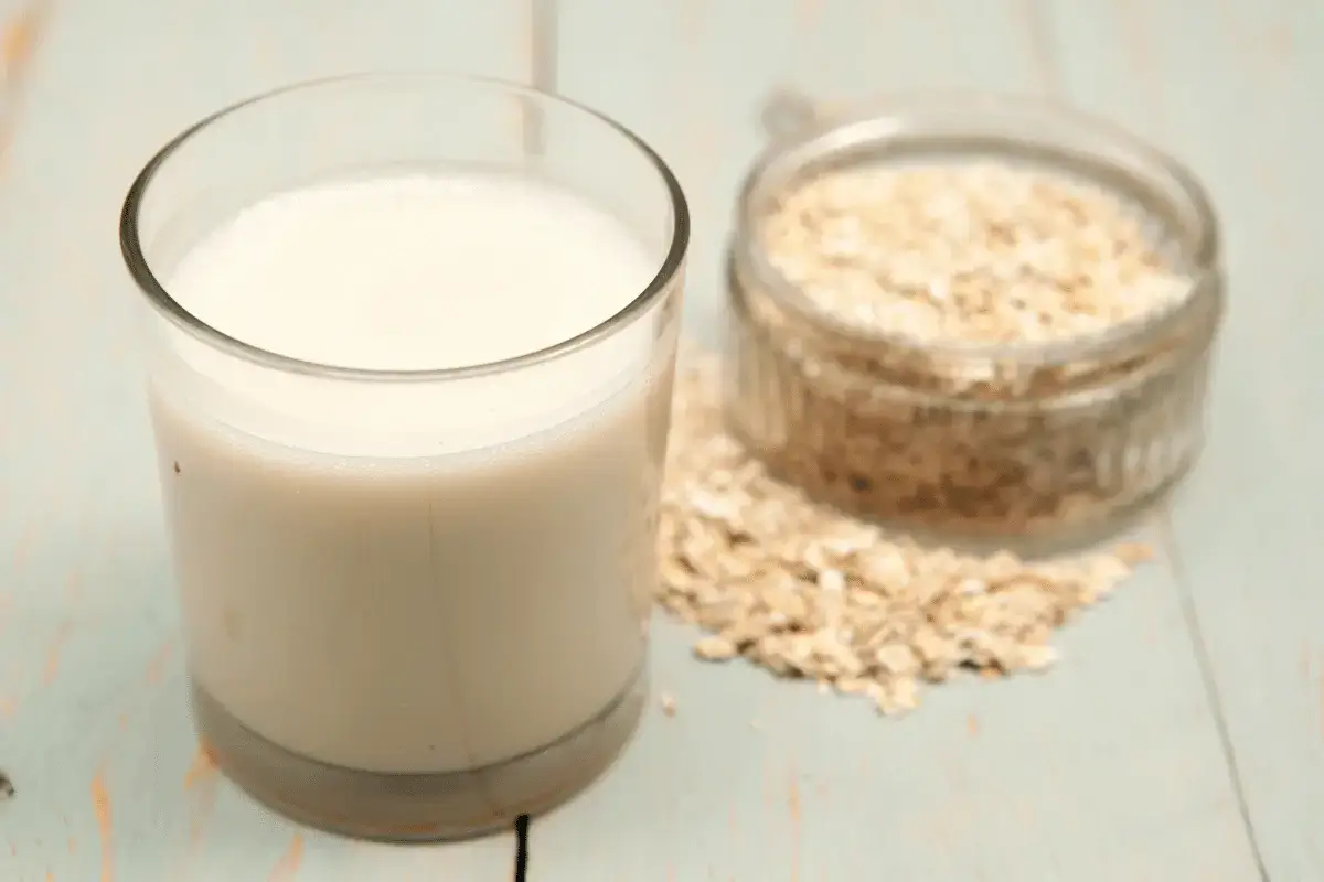 Oats with milk are one of the quick weight loss drinks at home