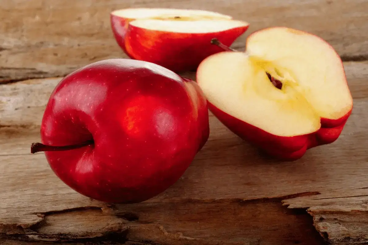 Apple fruit is one of the best foods to burn thigh fat