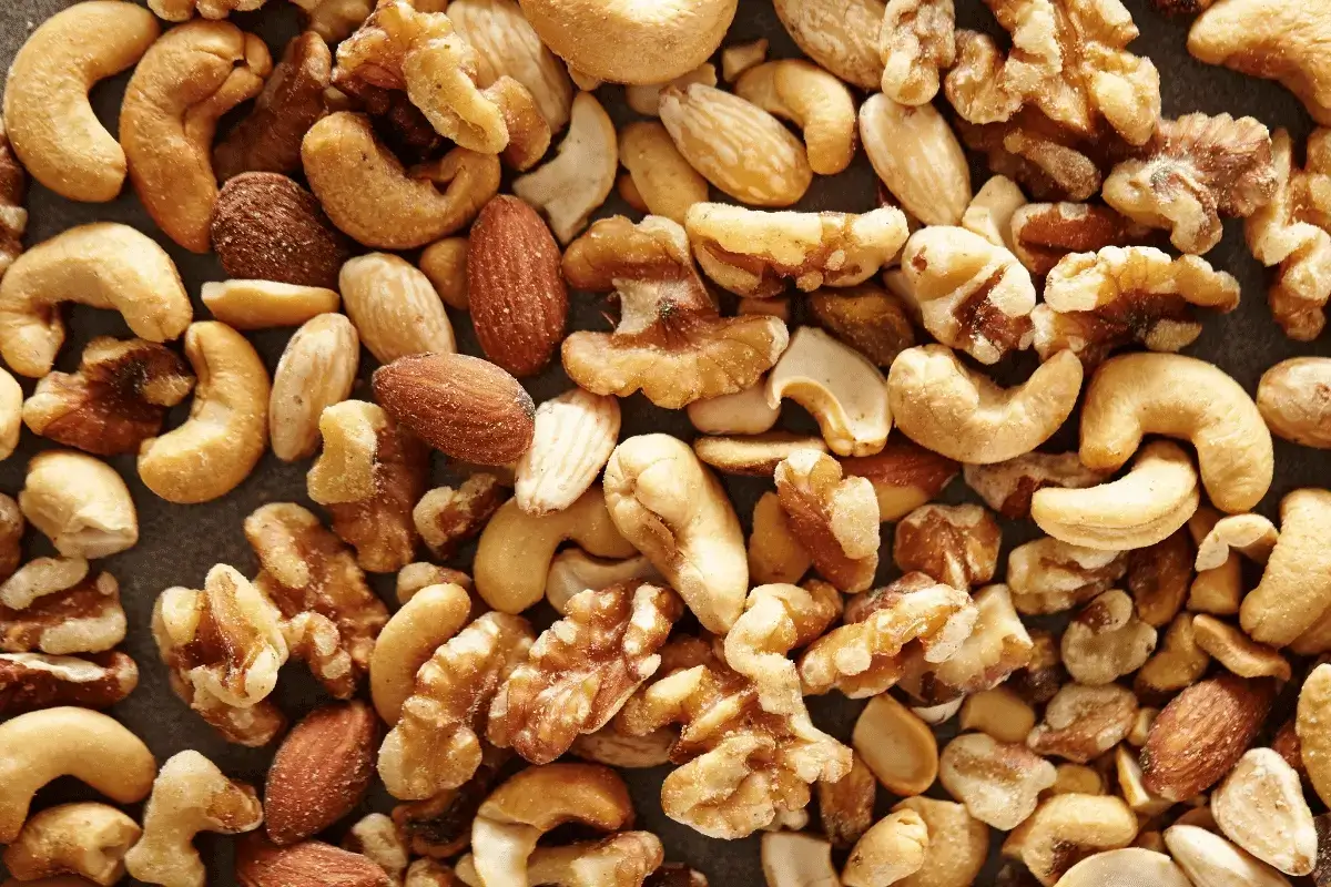 Nuts is one of the foods that are good for the heart