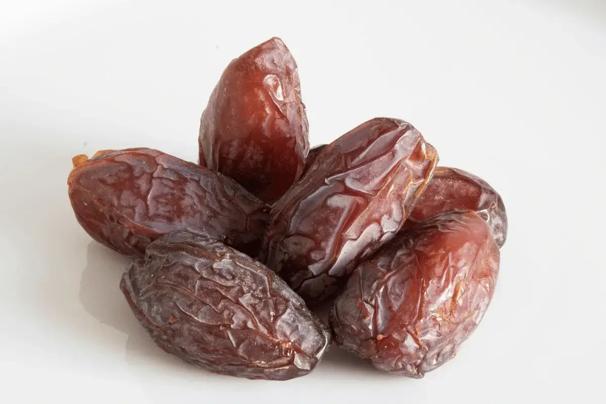 Dates are one of the high calorie healthy foods